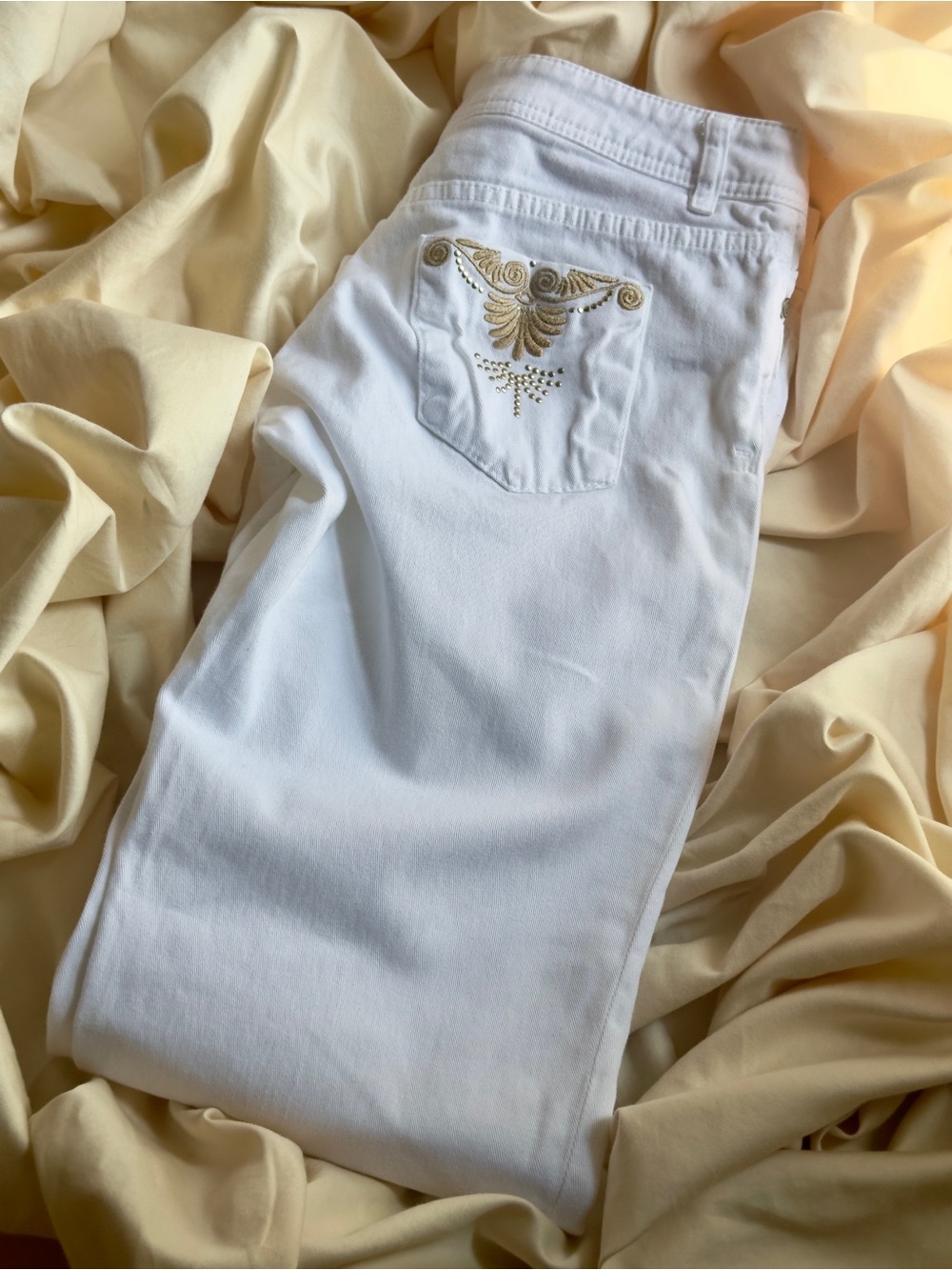 Just Cavalli White Capris with Gold Baroque Embroidery 🌬️🏆🦢